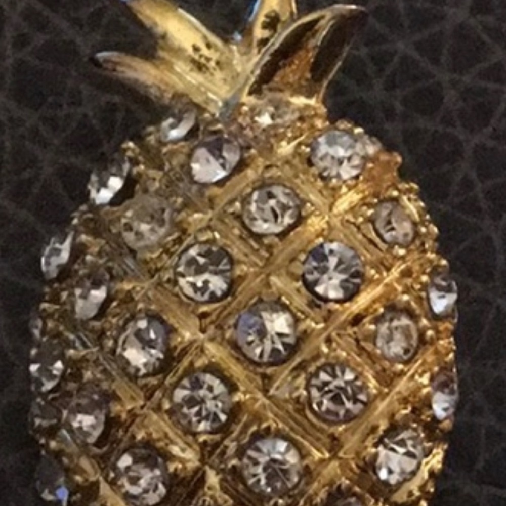 Sparkly pineapple pin